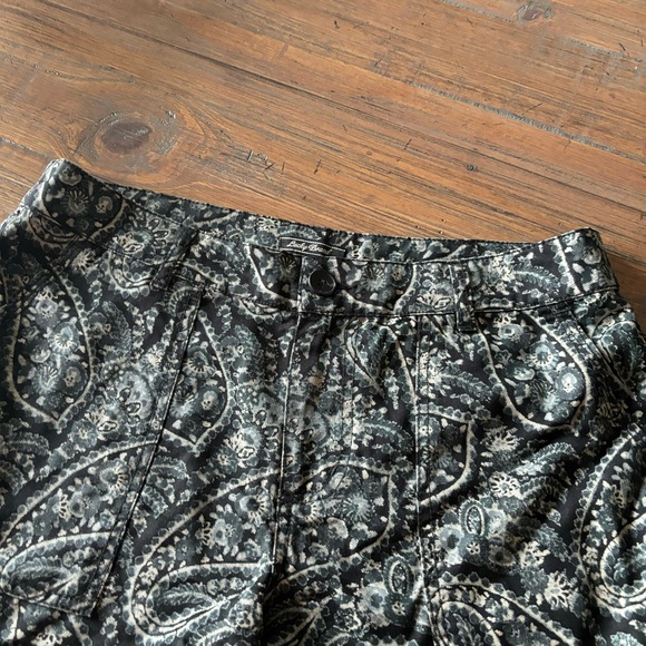 Lucky Brand size 4 black & gray paisley print shorts - Picture 4 of 15